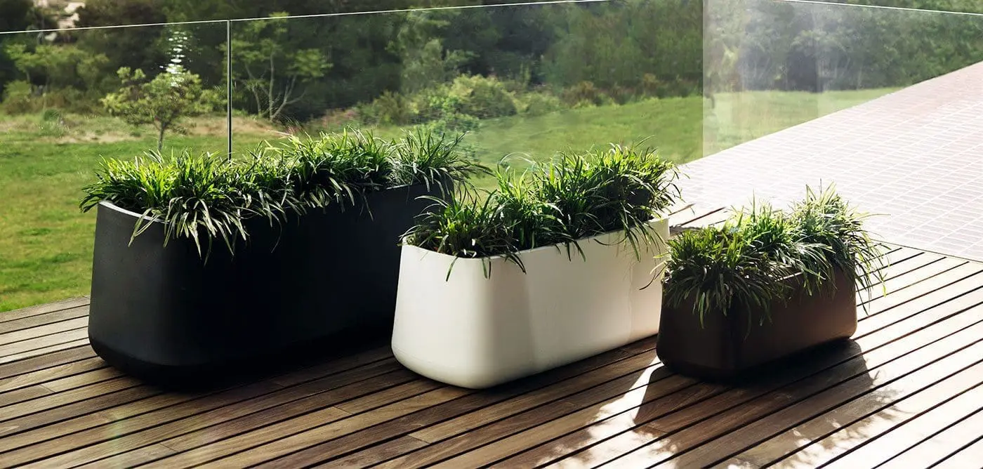 Macetas vasijas de Vondom para decorar terrazas en primavera