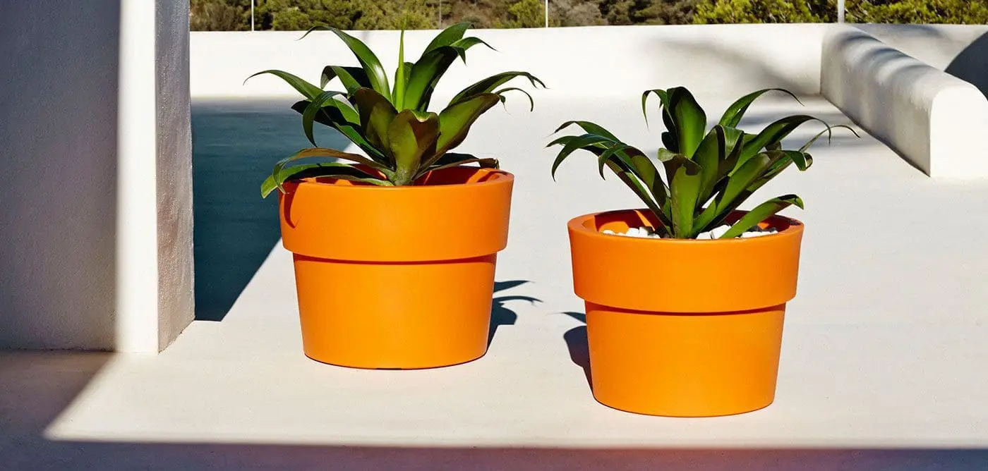 Macetas vaso de Vondom para decorar terrazas en primavera