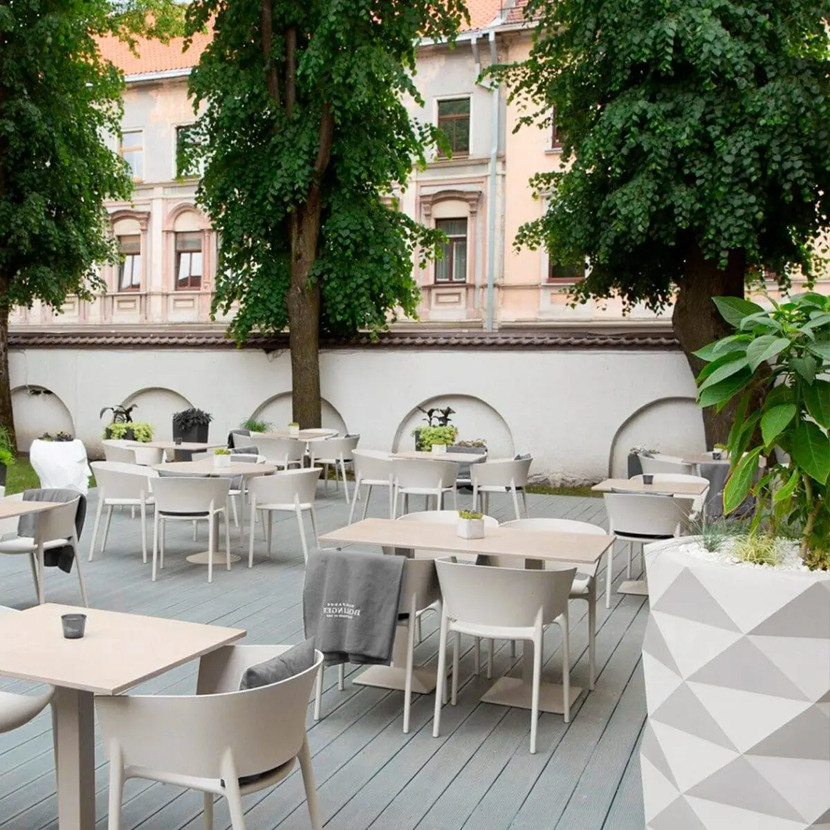 vondom-sillas-africa-Arrivee-restaurant-Lituania