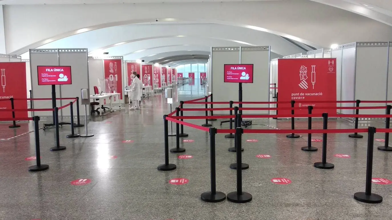 imagen Vondom mobiliario vacunación masiva