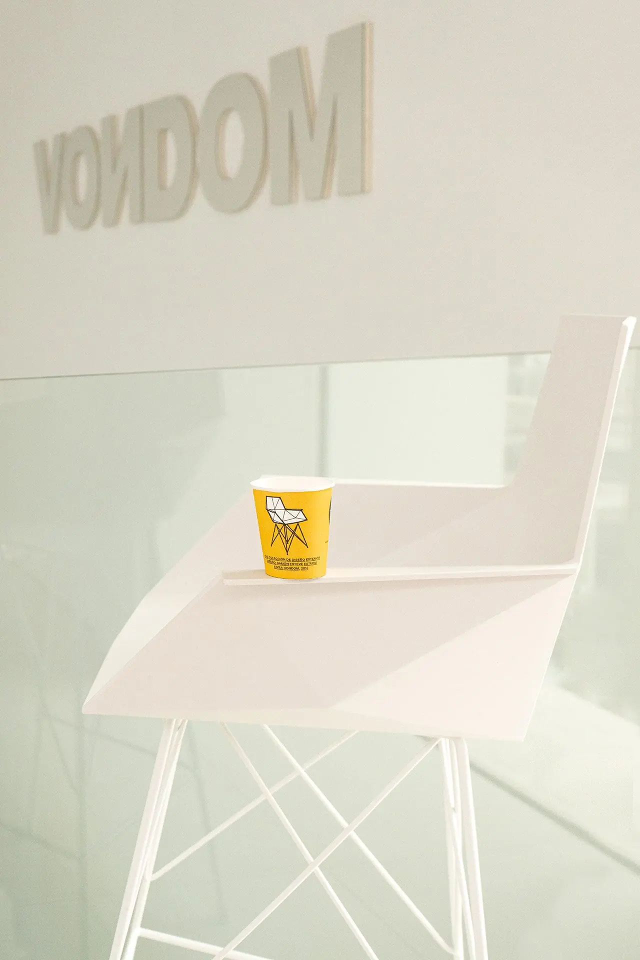 Vondom | ¡El diseño Vondom aparece hasta en el café!