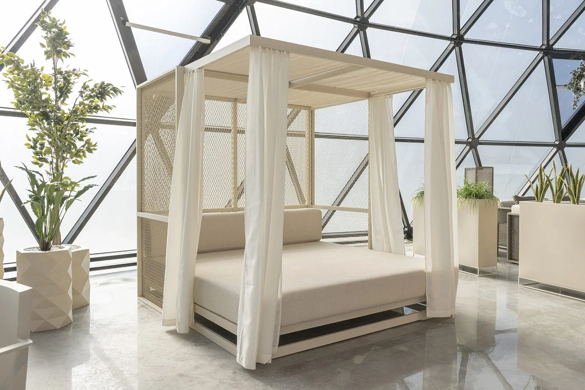 Vondom new showroom | A dome design