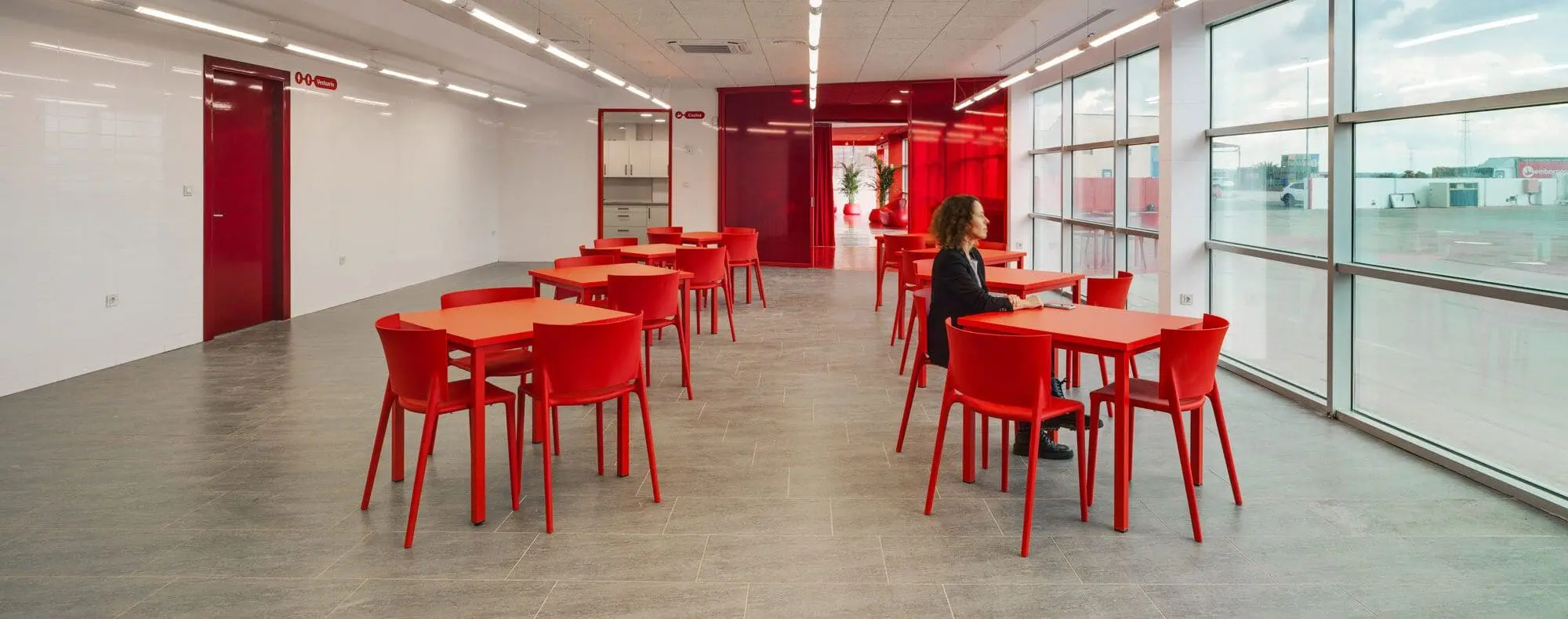 vondom-office-furniture-chairs-africa-embargos-a-lo-bestia (3)