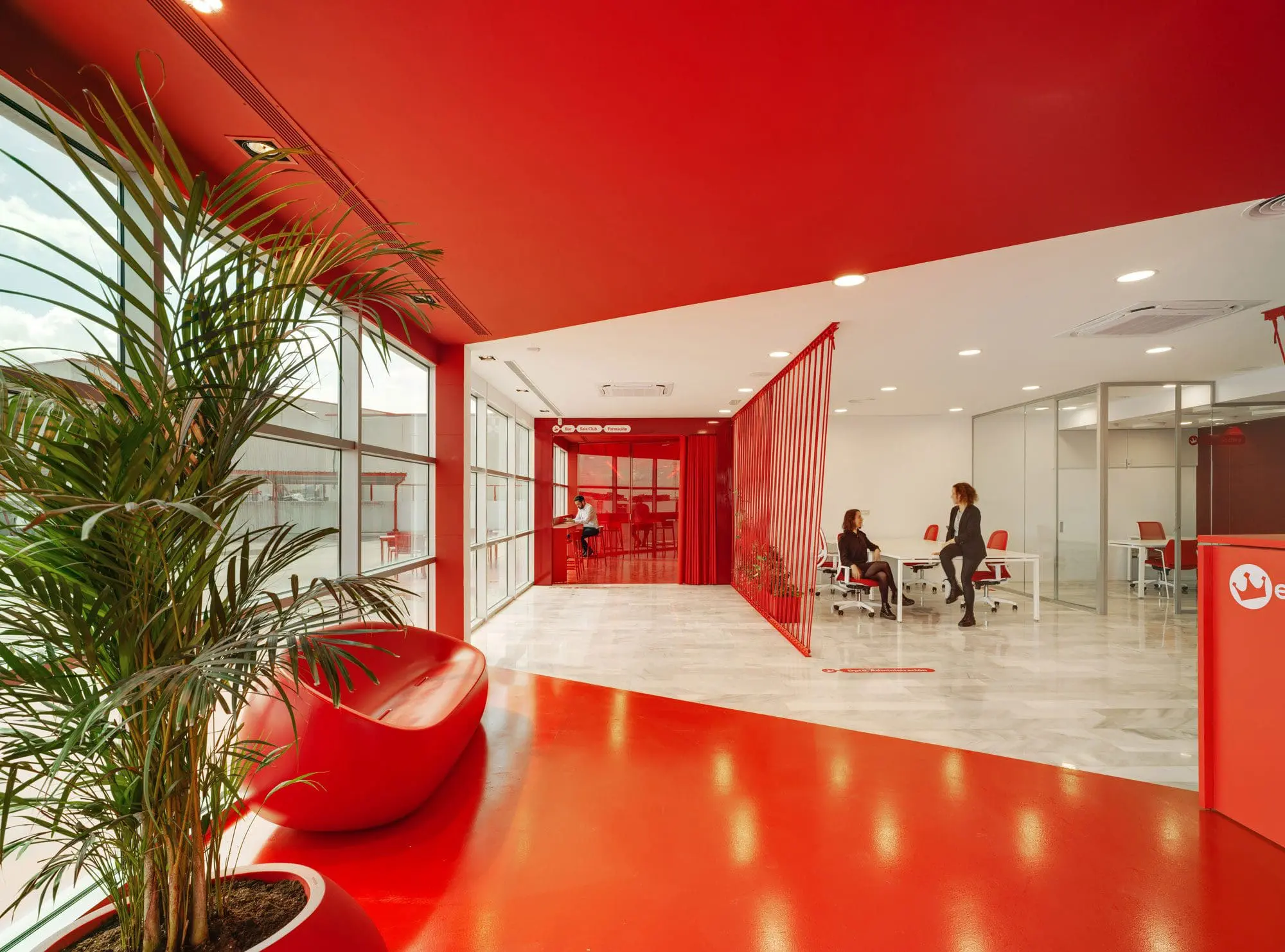 vondom-office-furniture-sofas-macetas-stones-embargos-a-lo-bestia (1)