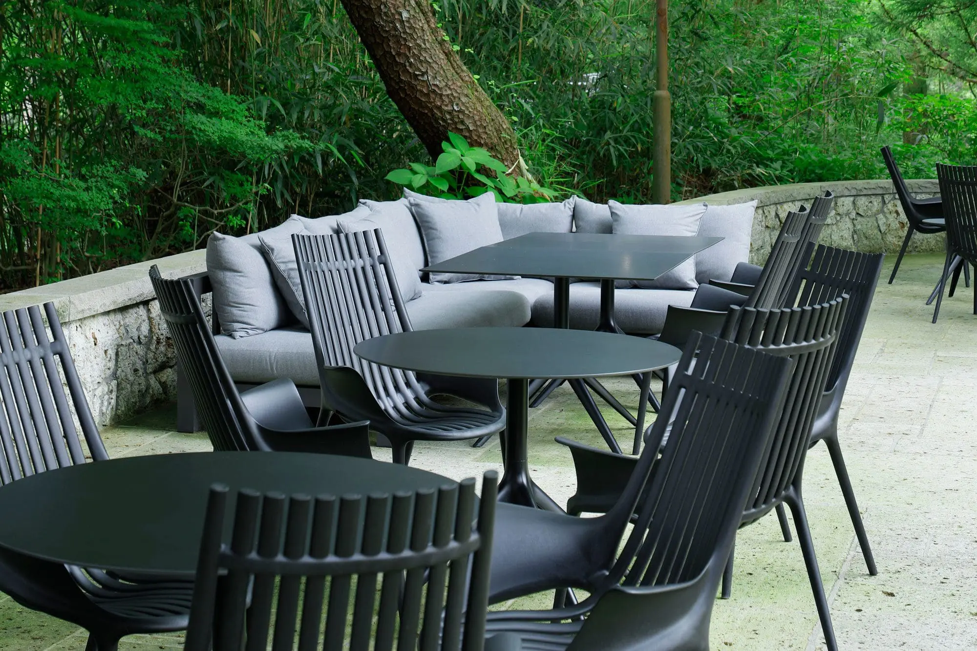 vondom-muebles-contract-sillon-ibiza-eugeni-quitllet-restaurante-Meiji-no-Yakata-2