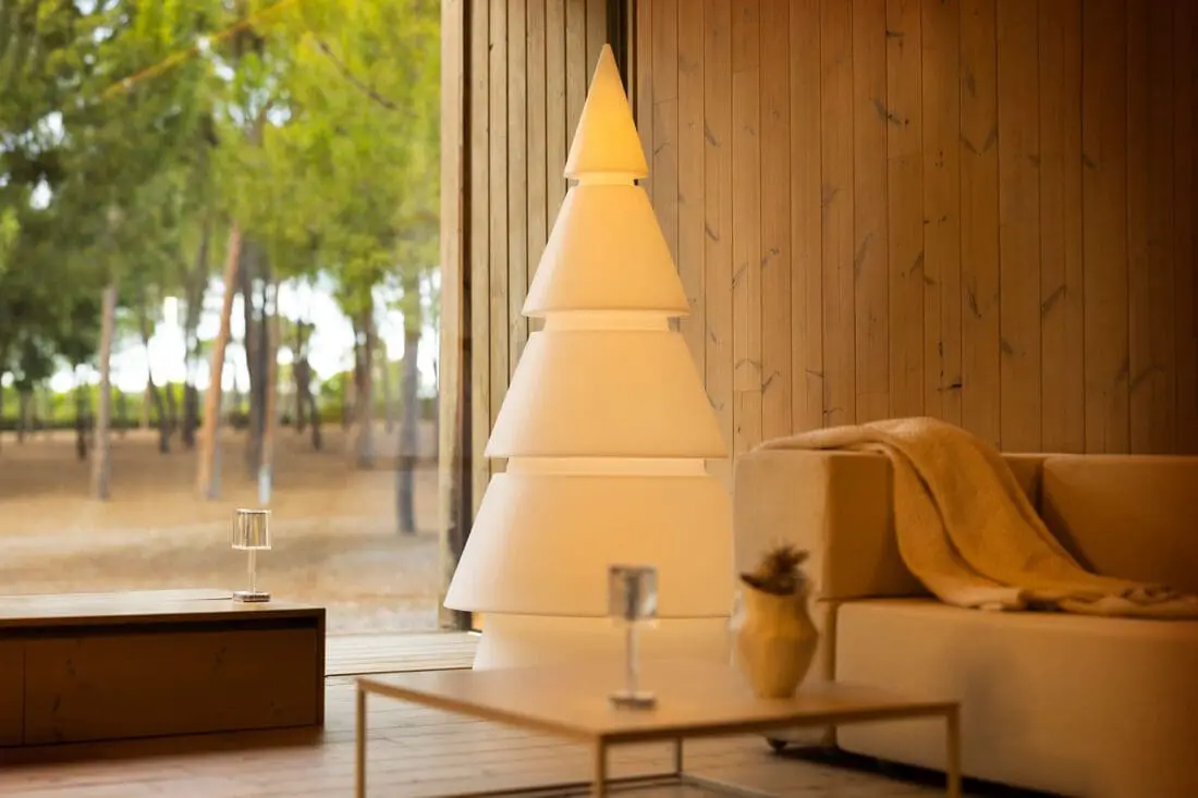 El árbol de navidad es una luz de nueva esperanza