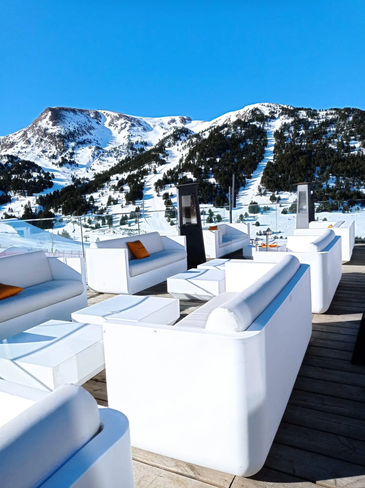 vondom-outdoor-furniture-veuve-clicquot-terrace-grandvalira (3)