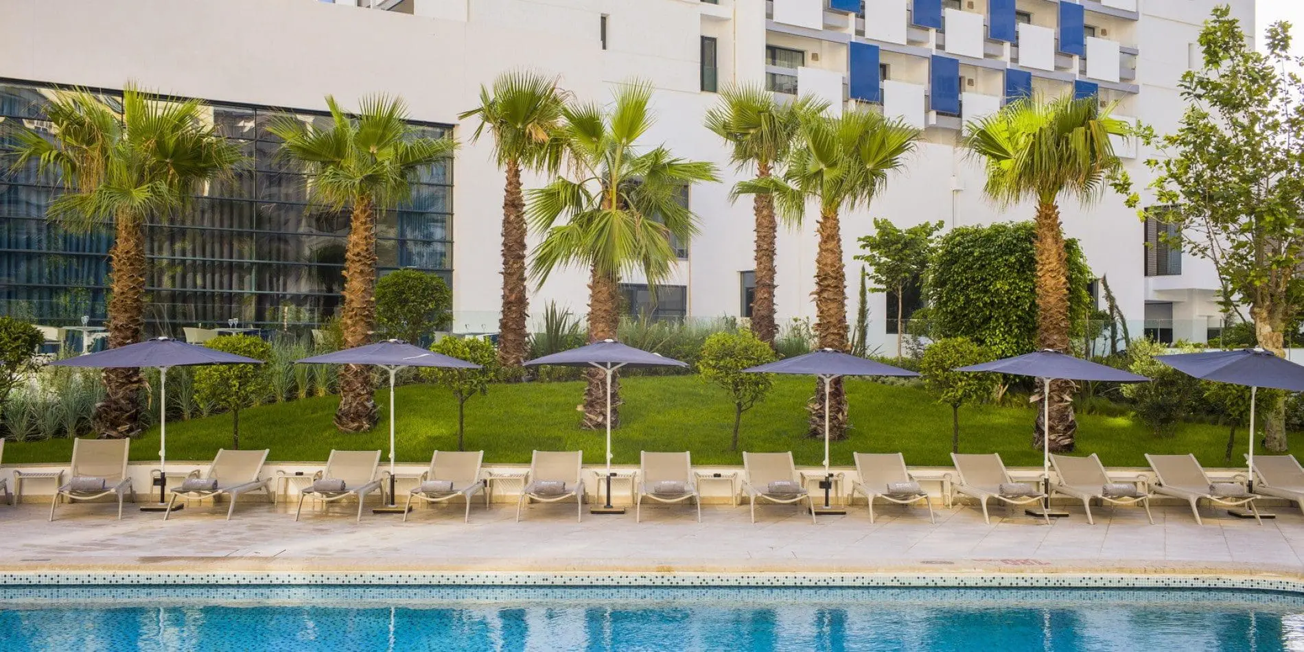 vondom-mobiliario-exterior-hotel-barcelo-tanger-tumbona-africa-2