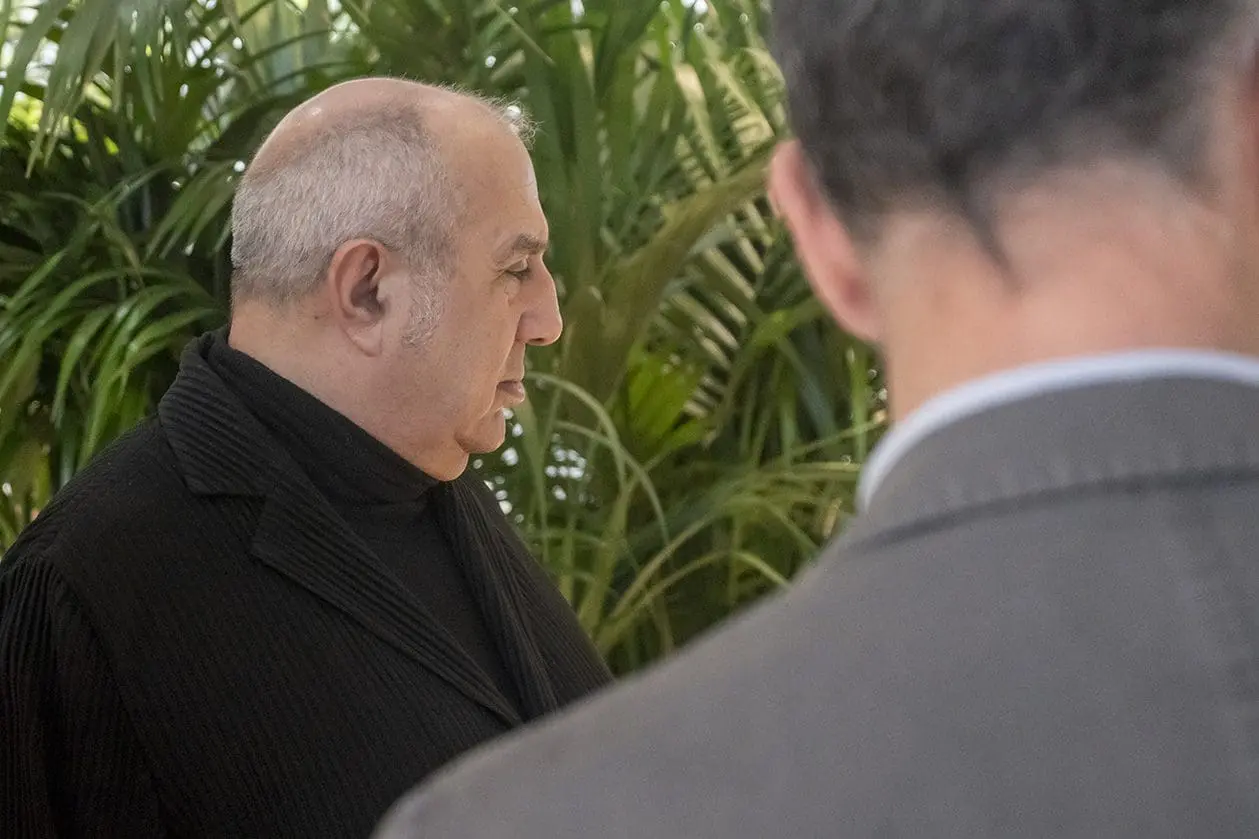 Visita de Stefano Giovannoni al stand de Vondom en Salone del Mobile 2023.