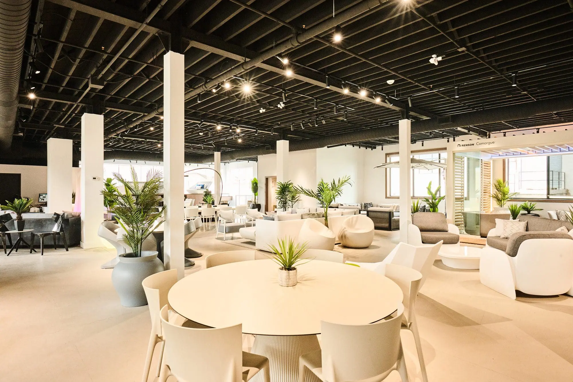 \\serv1plk\MARKETING\FOTOS\VONDOM\SHOWROOMS\2023\05-ARD-OUTDOOR-CANADA\vondomardshowroom-photo-download-1of1\highlights\JPEG