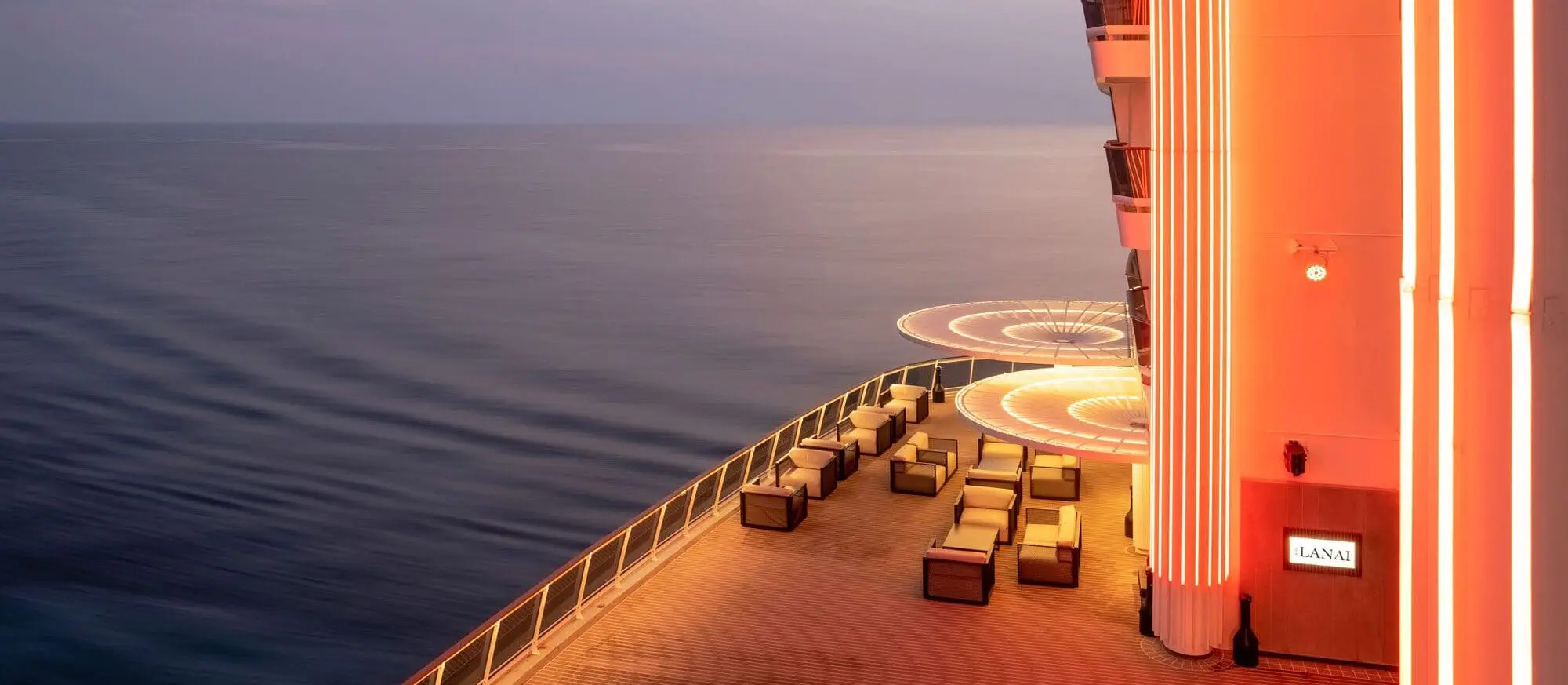 vondom-muebles-para-barcos-butacas-sofa-modular-mesas-the-factory-ramon-esteve