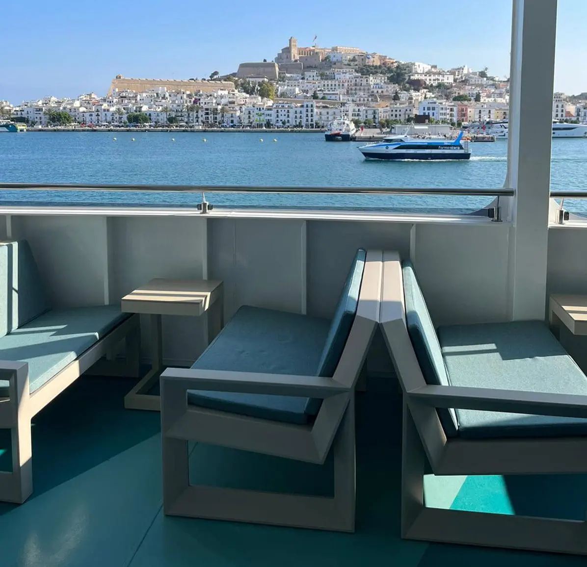 vondom-mobiliario-para-barco-ferry-electrico-balearia (63)