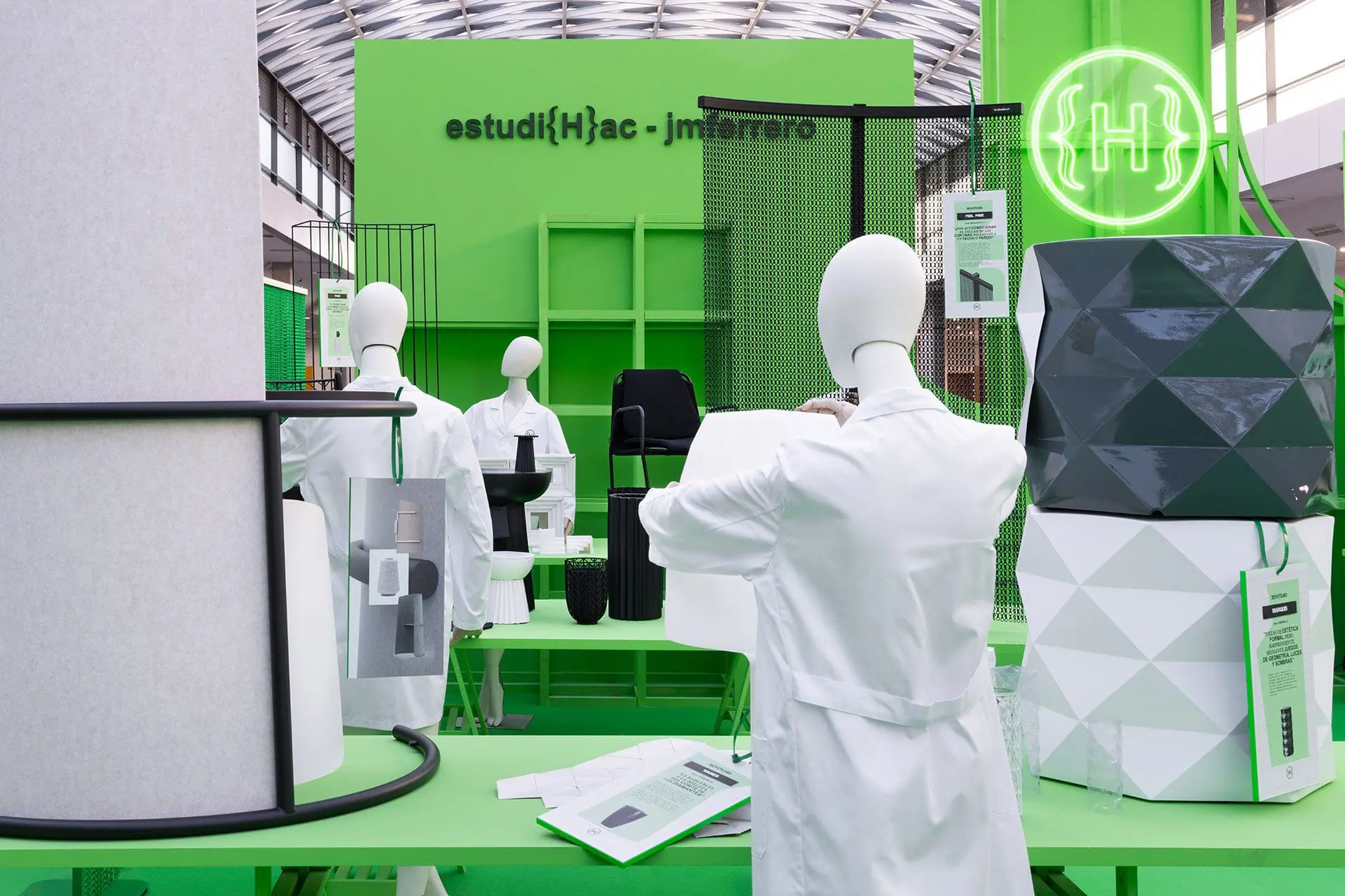 Vondom | José Manuel Ferrero celebró los 20 años de estudi{H}ac con "The Design Atelier"