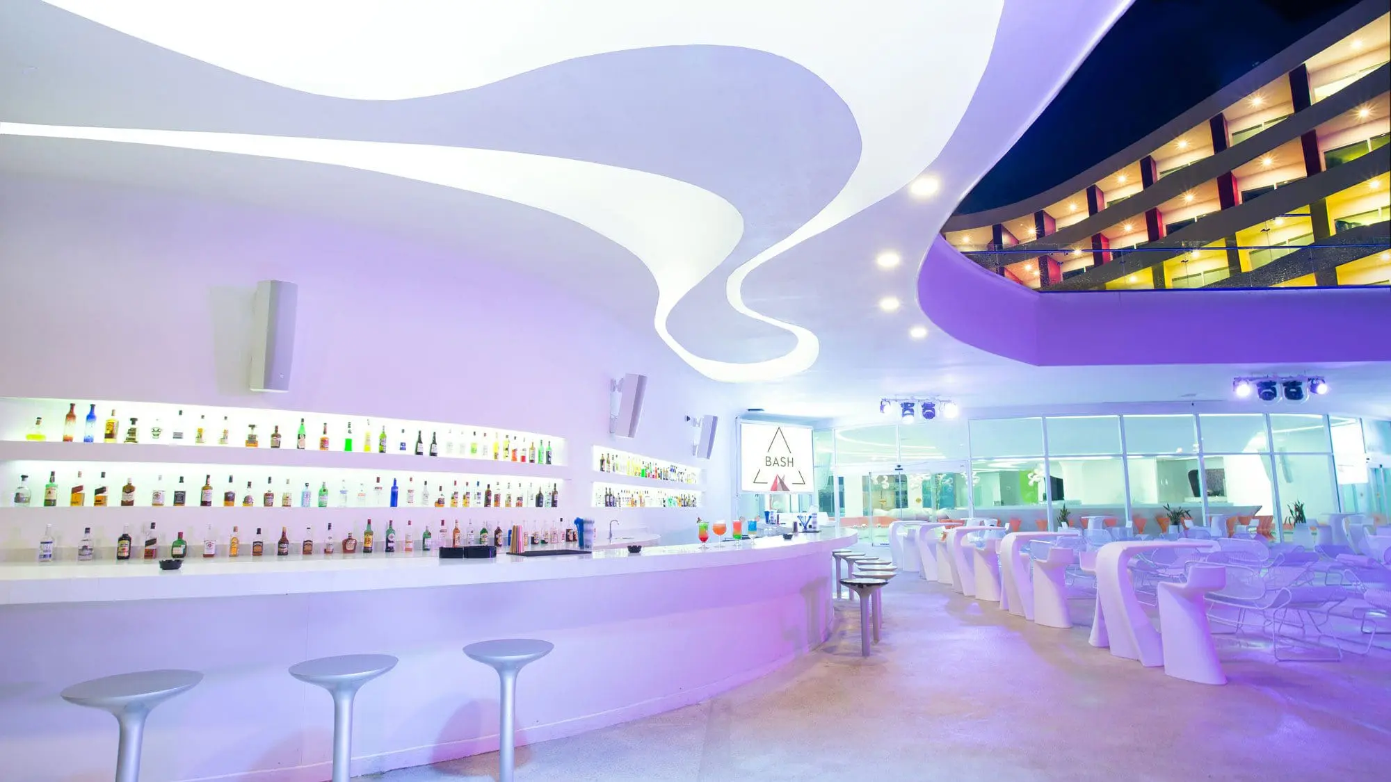 vondom-mobiliario-de-diseño-Bash-Bar-hotel-temptation-cancun-resort-karim-rashid