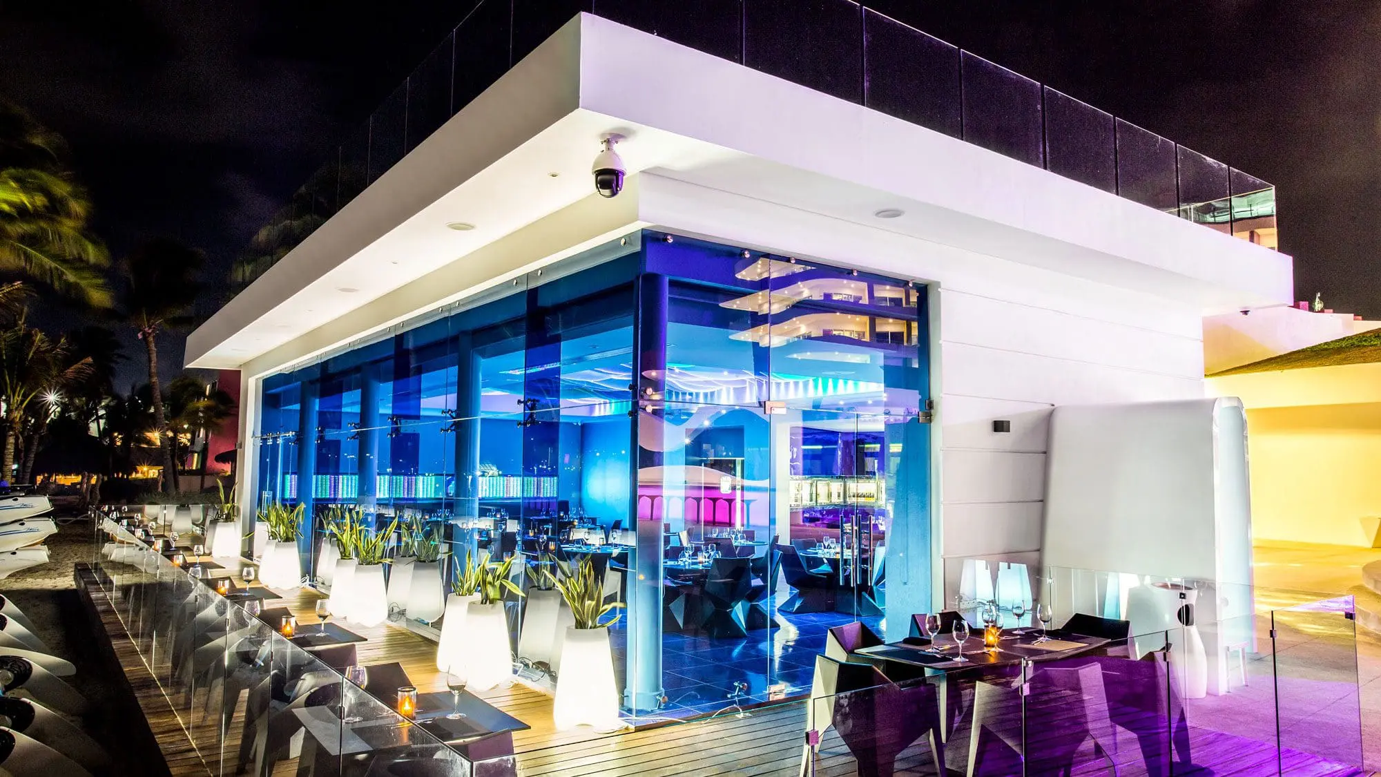 vondom-mobiliario-de-diseño-hotel-temptation-cancun-resort-karim-rashid-(10)