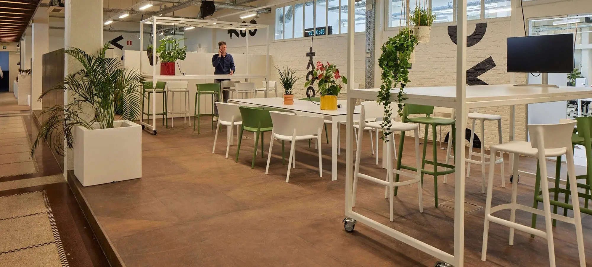 vondom-mobiliario-de-diseño-taburetes-africa-mesa-frame-(4.4)