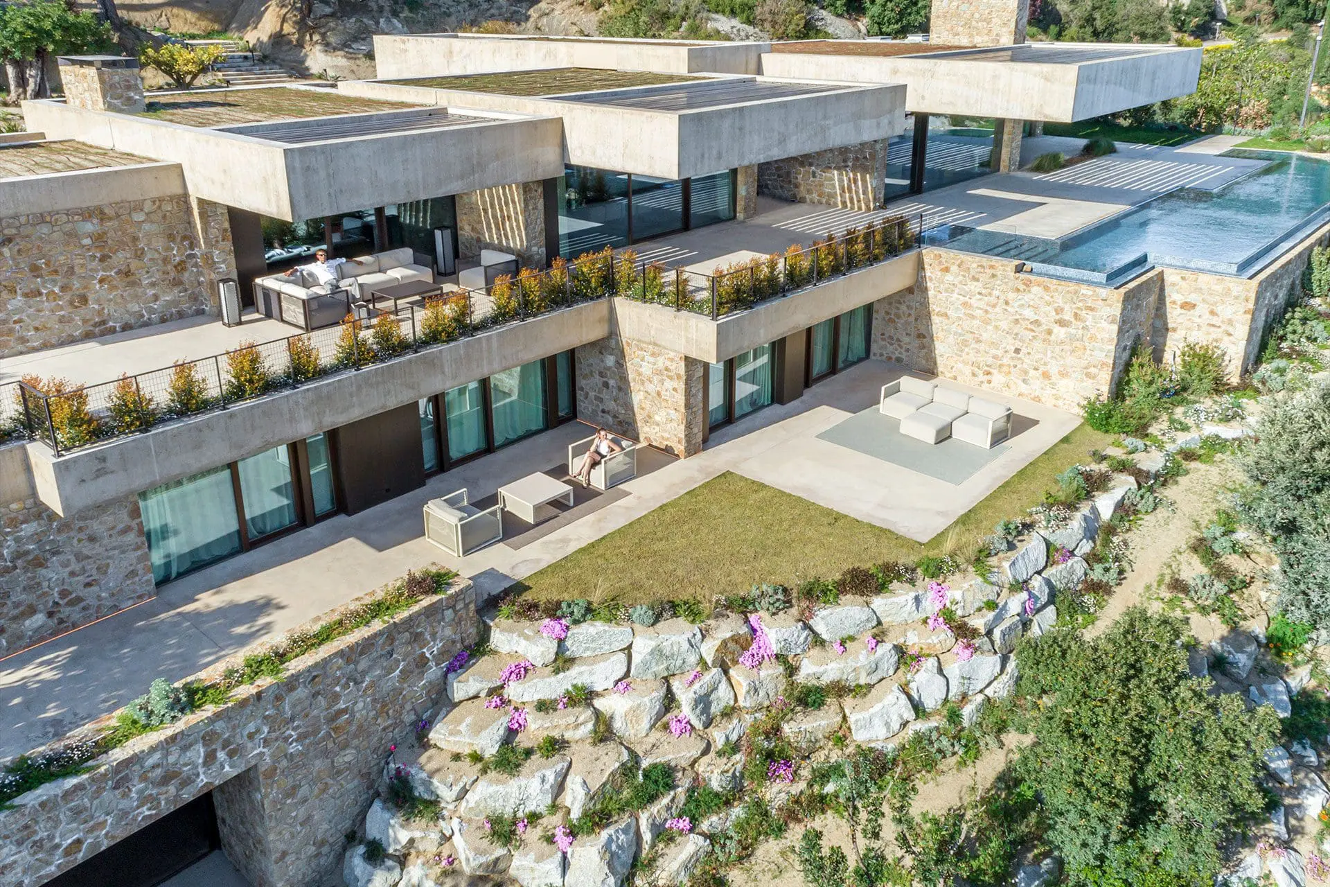 Mantenimiento de muebles de exterior para la temporada