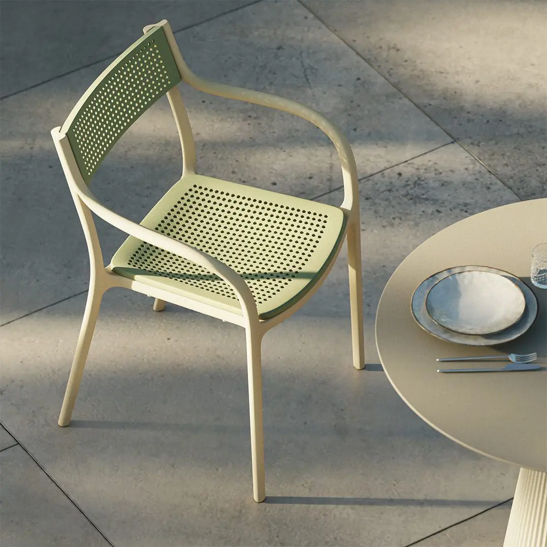 Silla de diseño Madison de Eugeni Quitllet para Vondom, inspirada en el espíritu de Manhattan.