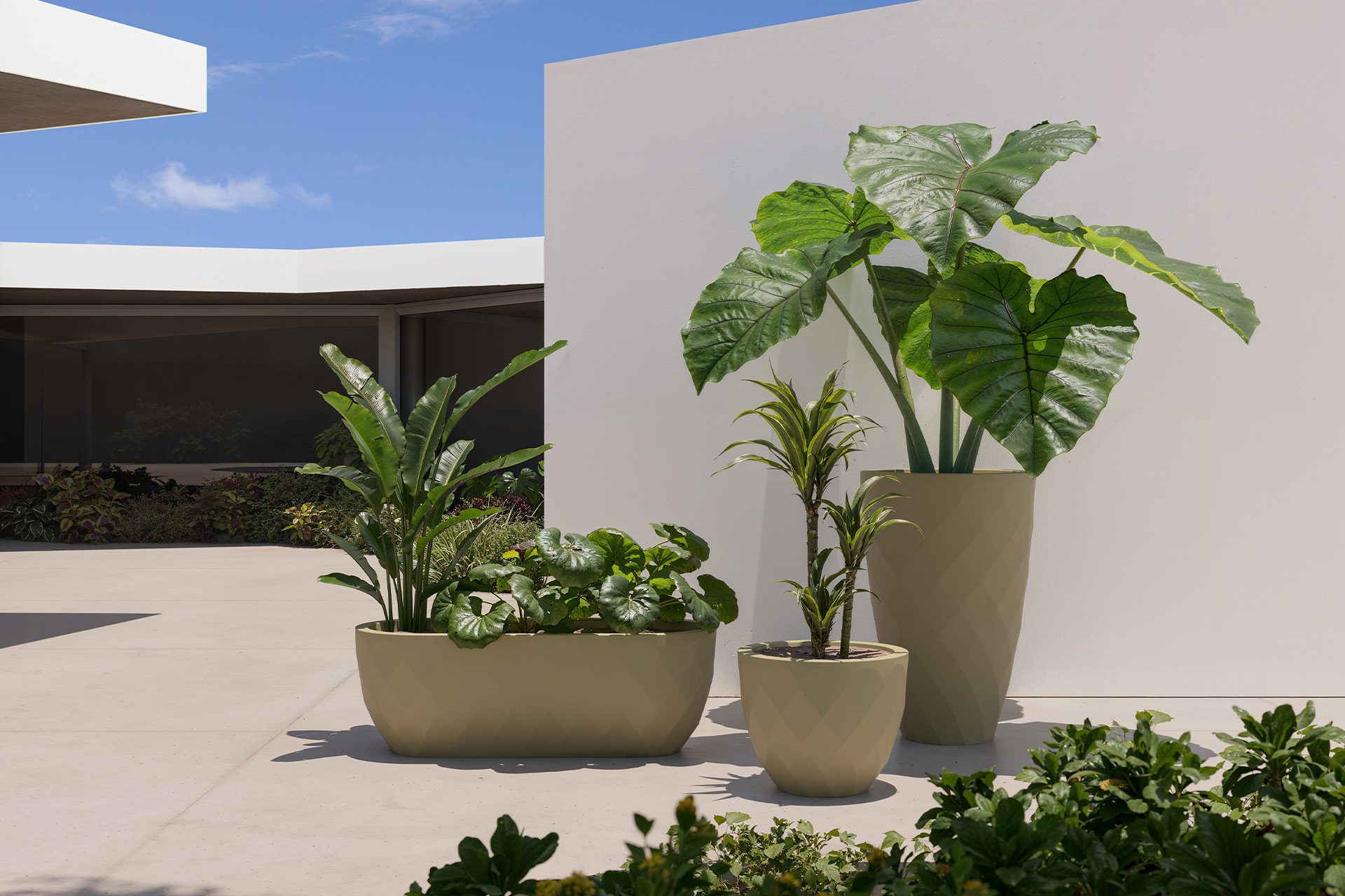 Vondom Vases designer outdoor planters by estudi{H}ac