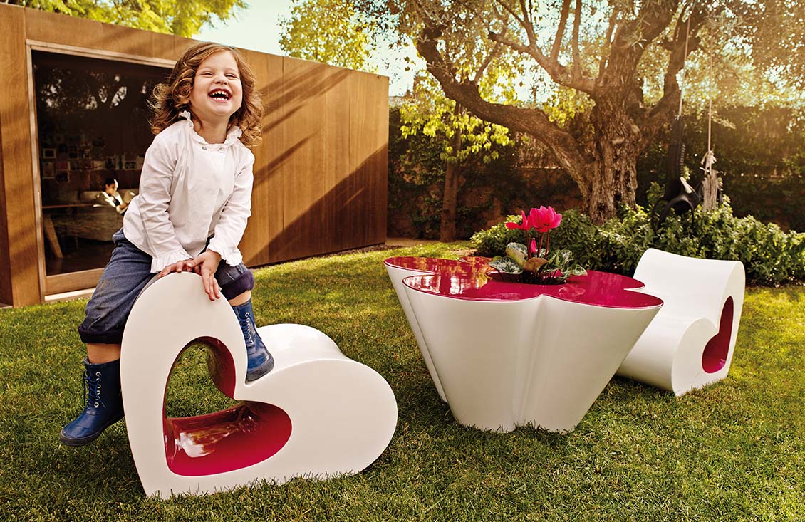 Agatha outdoor kids furniture chairs and table by Agatha Ruiz de la Prada Vondom