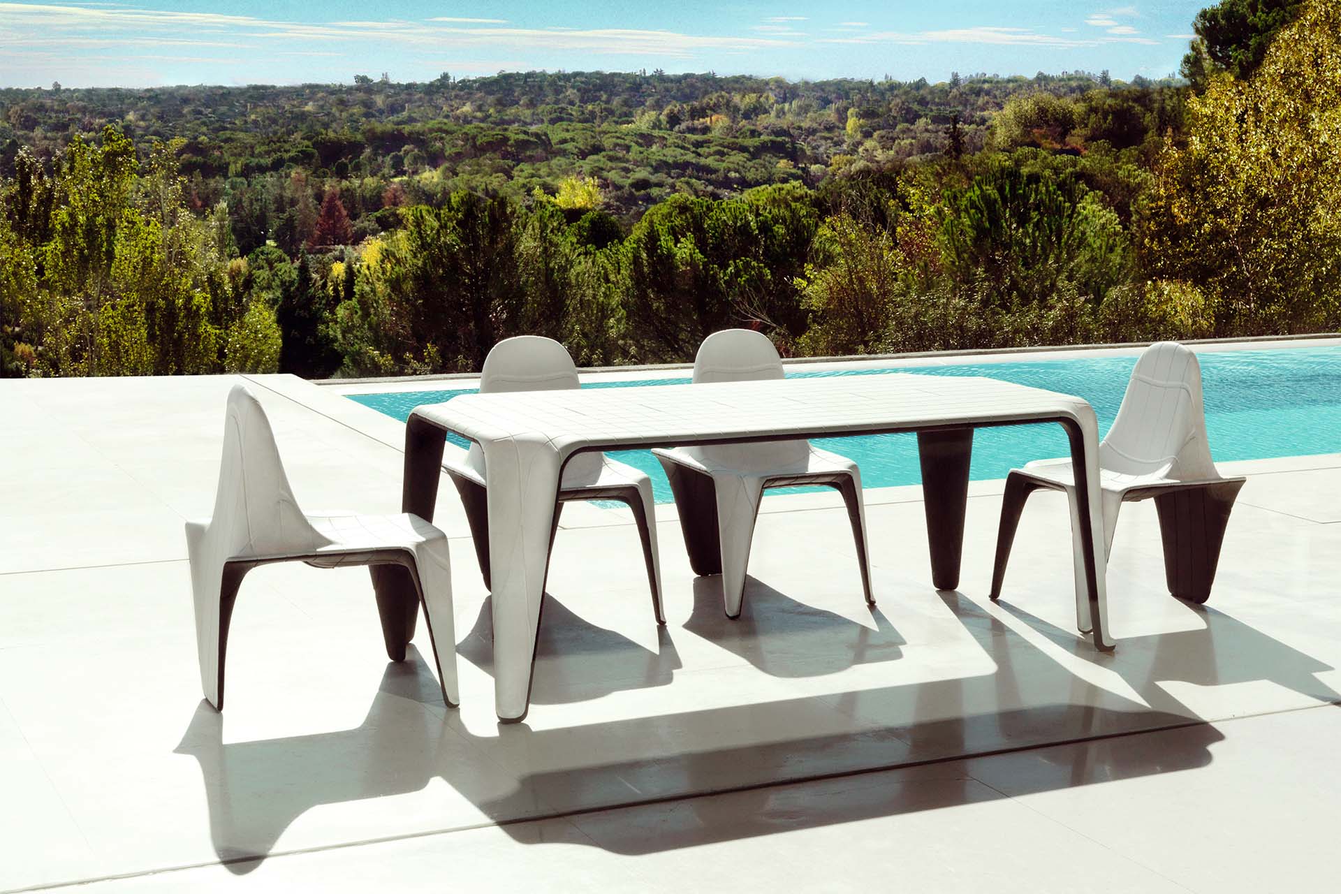 F3 outdoor chairs and table Vondom