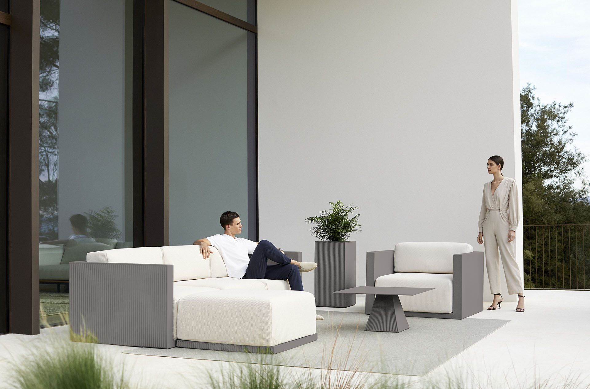 Gatsby modular sofa and planters by Vondom