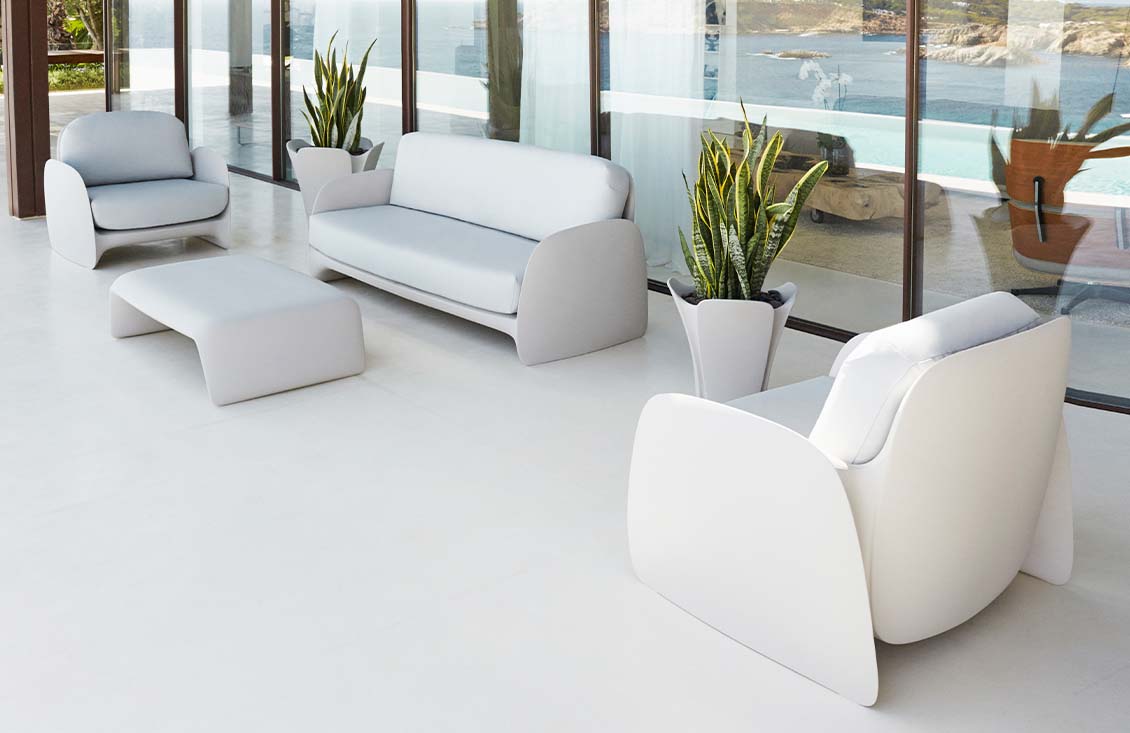 Pezzettina outdoor furniture armchairs, sofa, table and planters Vondom