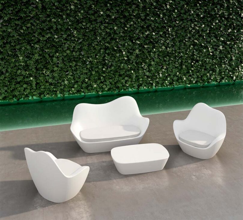 Sabinas outdoor lounge chair, sofa and table by Javier Mariscal Vondom