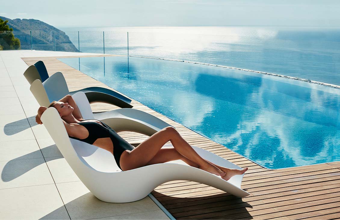 Designer sun lounger Surf by Karim Rashid Vondom