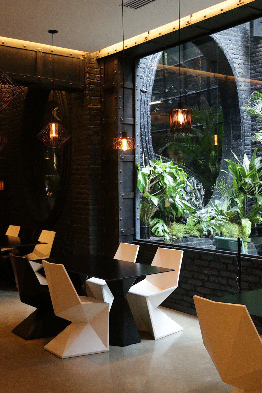 Contract furniture for restaurants Vertex by Vondom