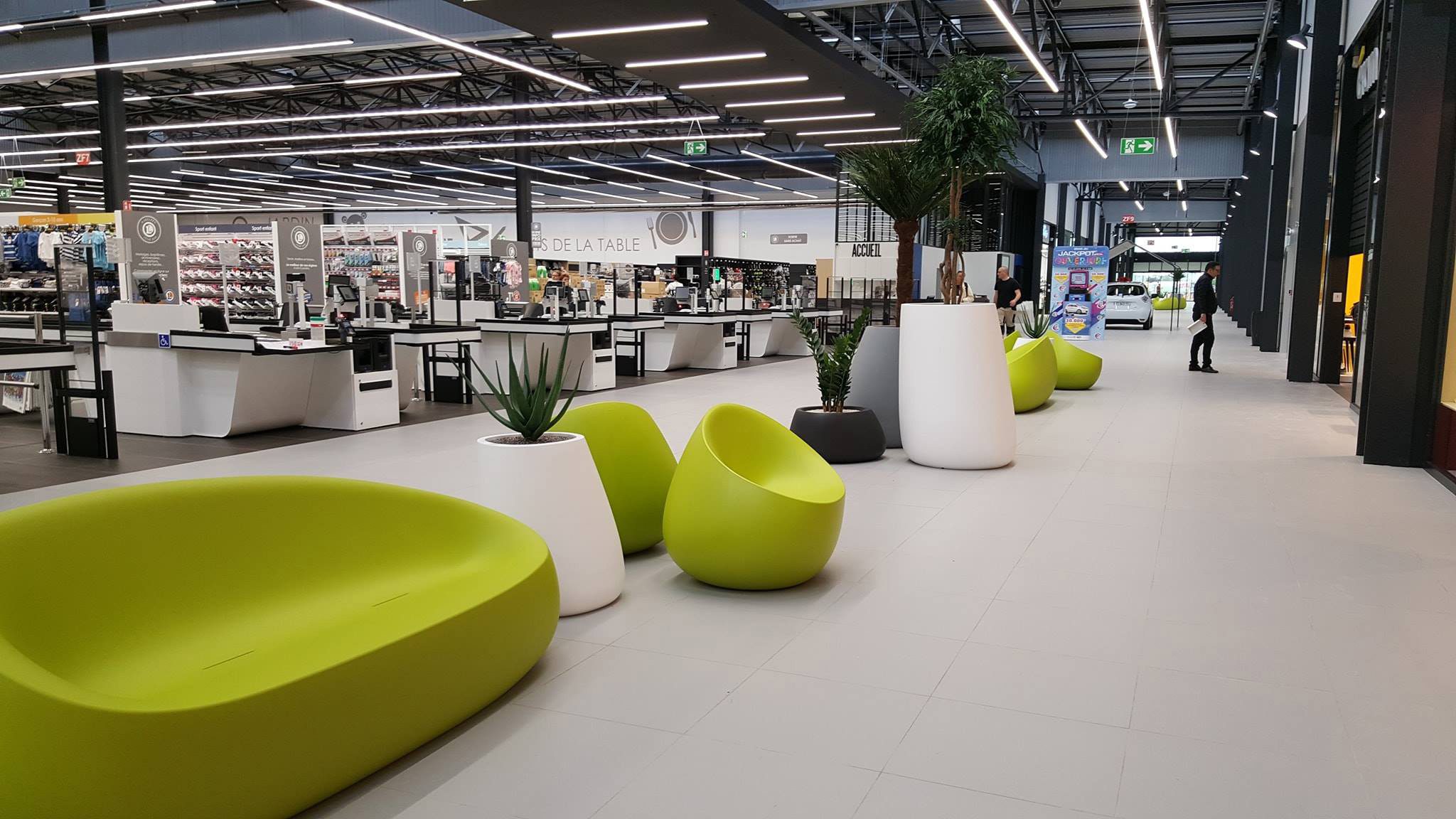 Leclerc Shopping Center | Designer Furniture Set | Vondom