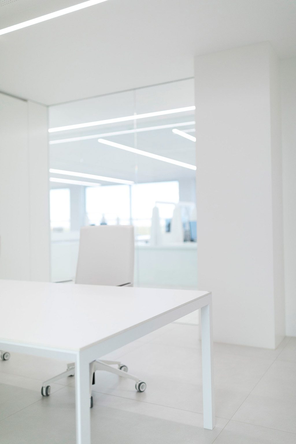 minimalist offices by Vondom