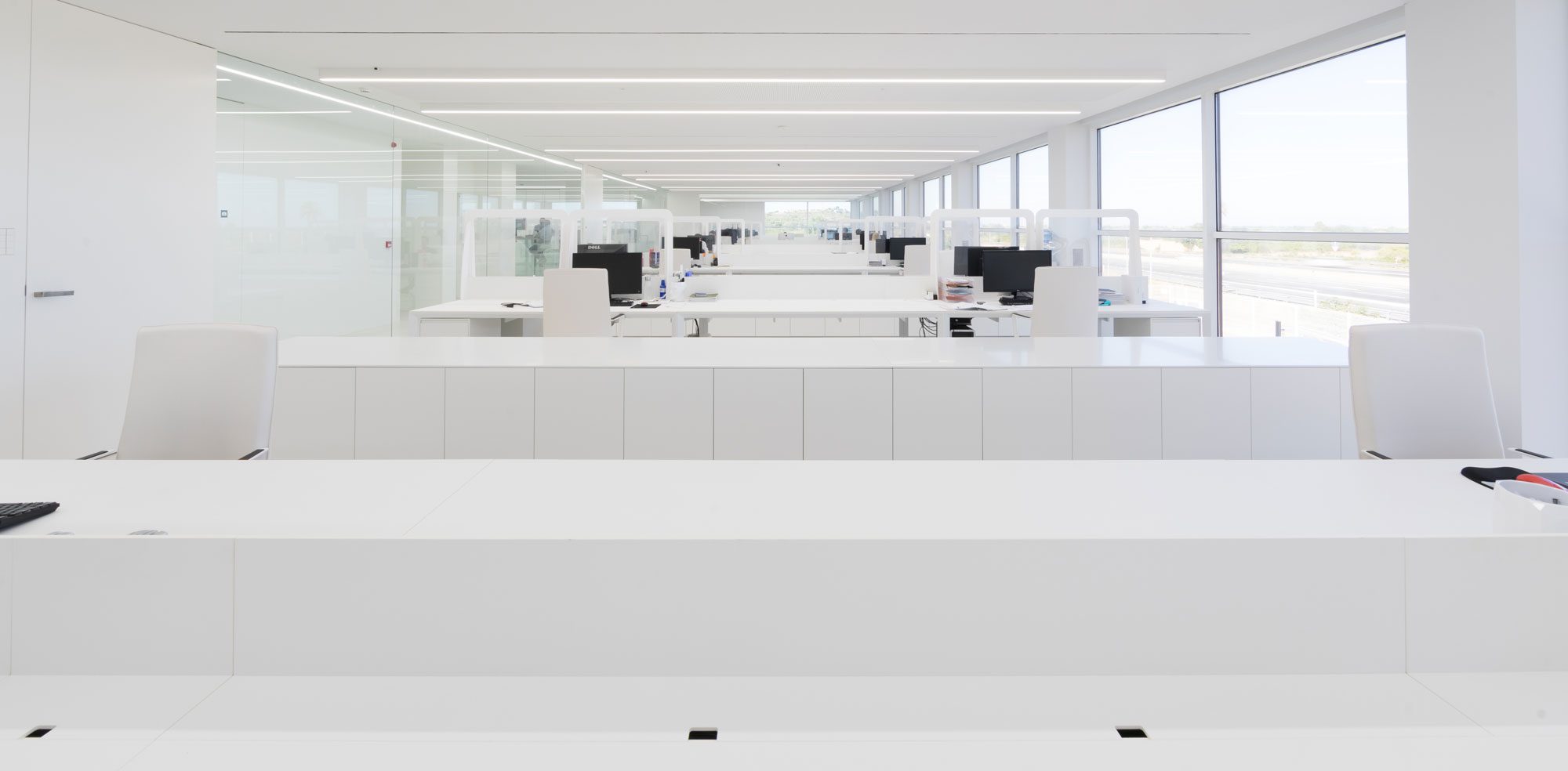 minimalist offices by Vondom