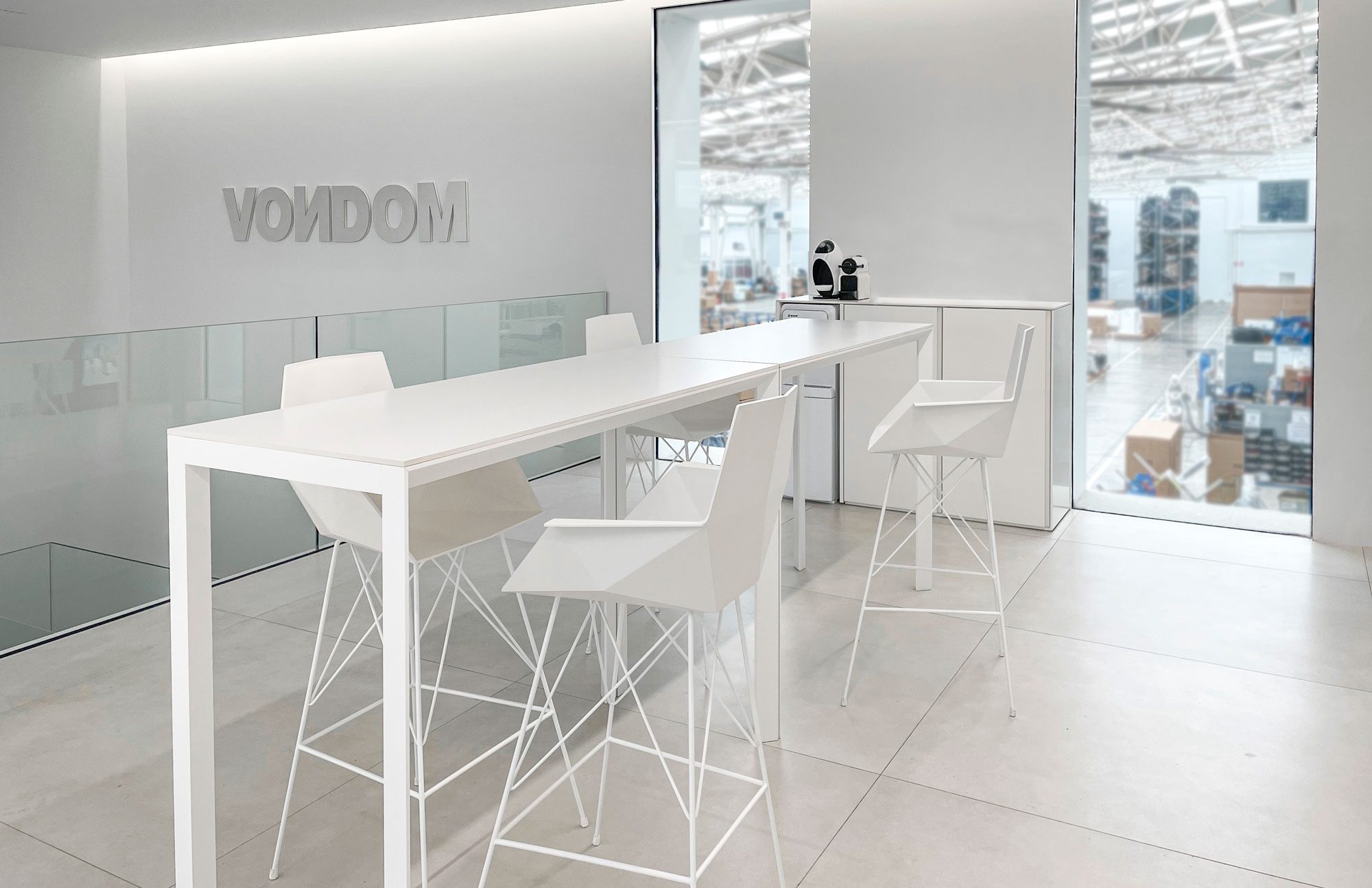 minimalist offices by Vondom