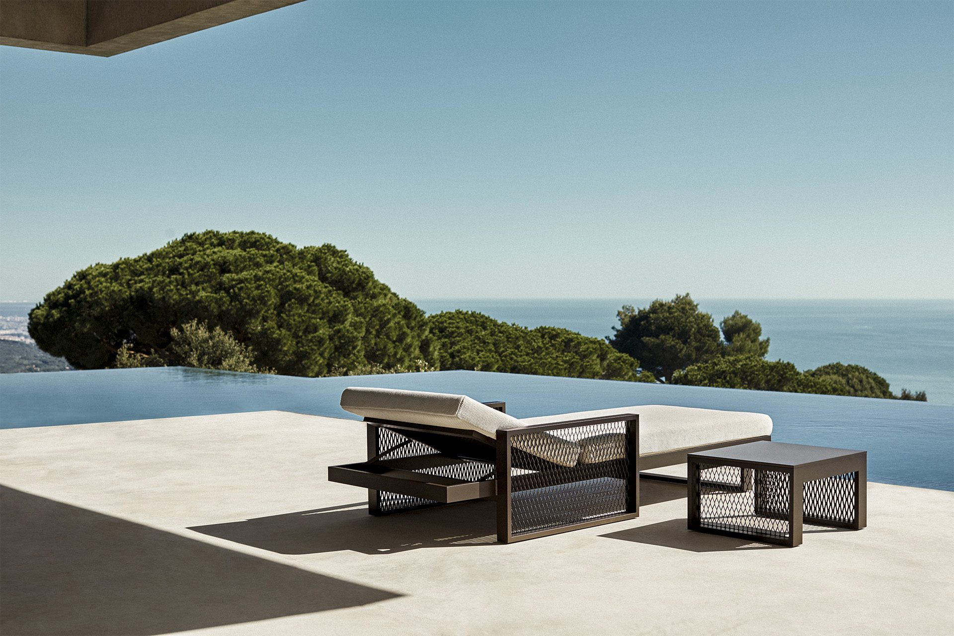 Designer sun loungers for a relaxing 2022 summer | Vondom