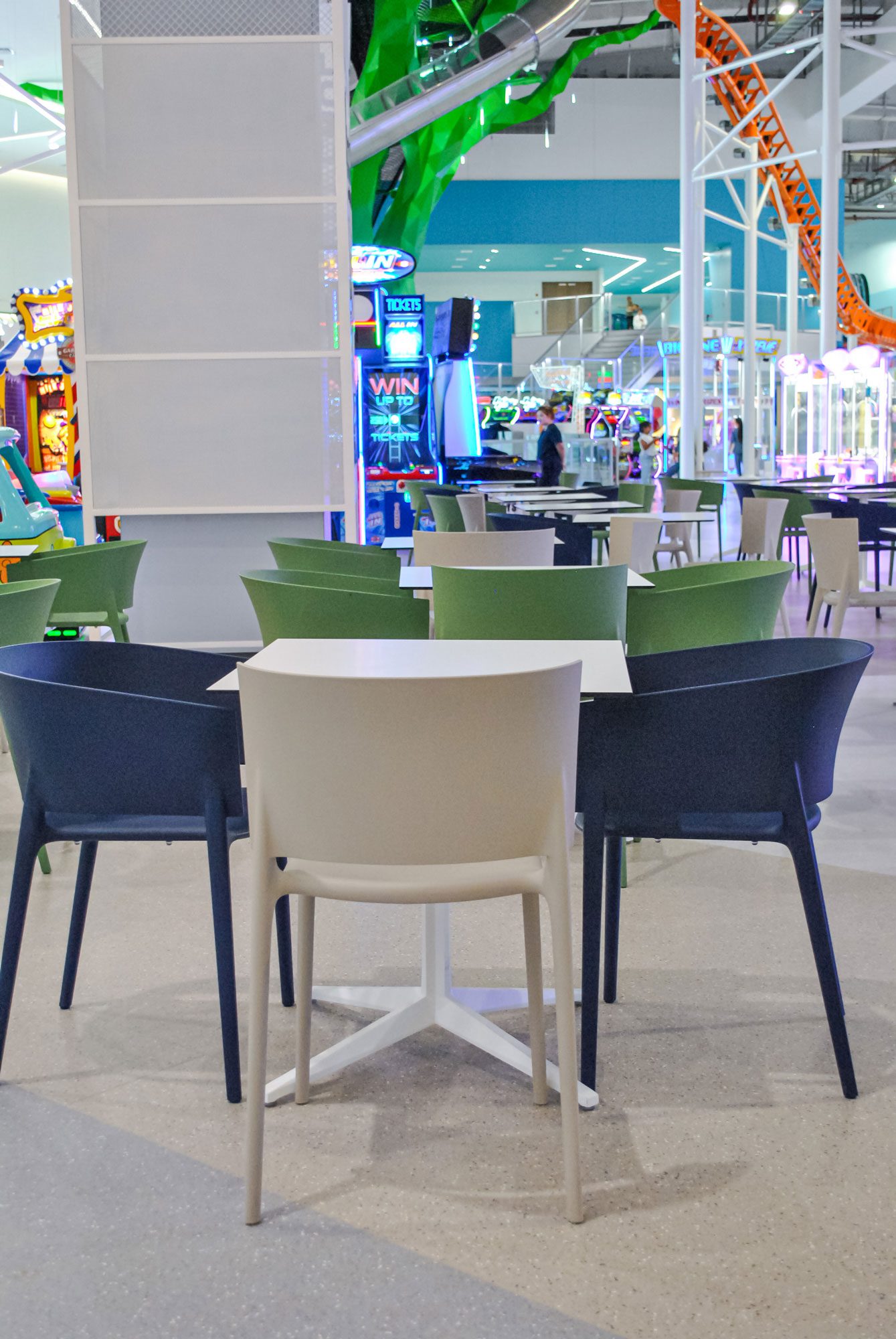 vondom-contract-furniture-chairs-tables-yabeela-food-court (2)
