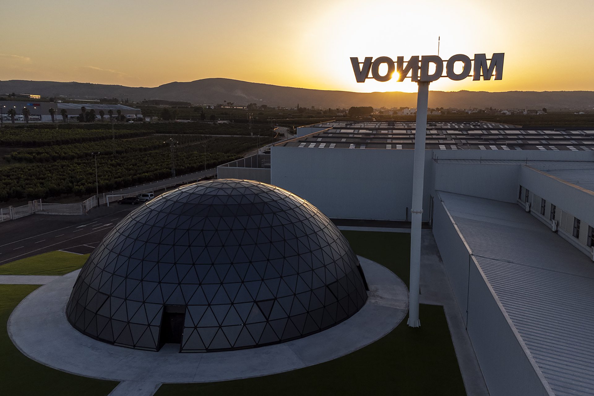 Vondom new showroom | A dome design