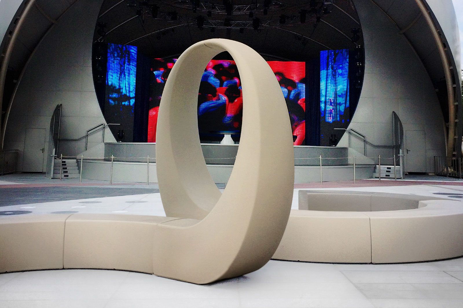 vondom-avant-garde-furniture-shanghai-disneyland (1)