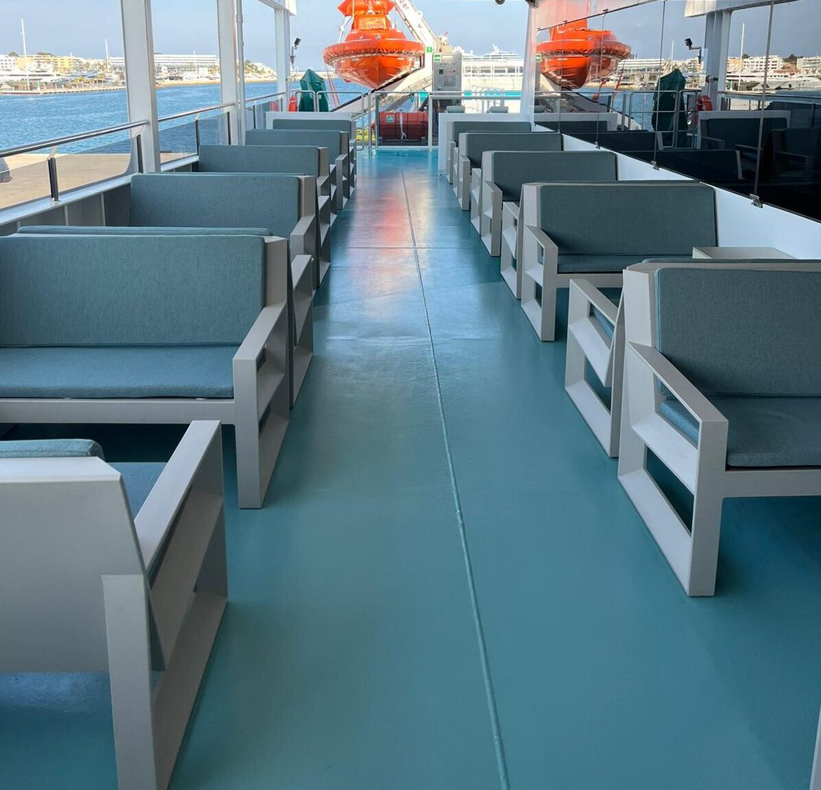 vondom-mobiliario-para-barco-ferry-electrico-balearia (32)