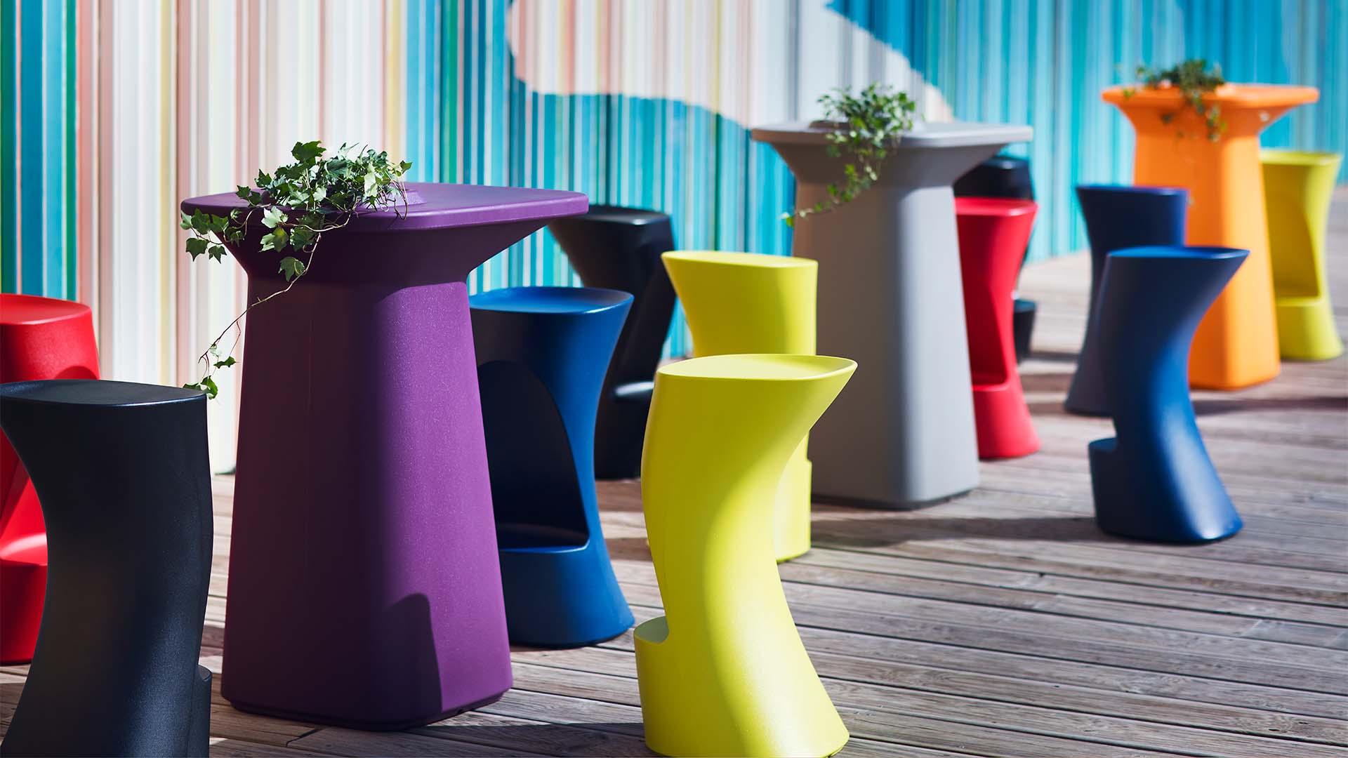 Noma outdoor stools and planters by Javier Mariscal Vondom