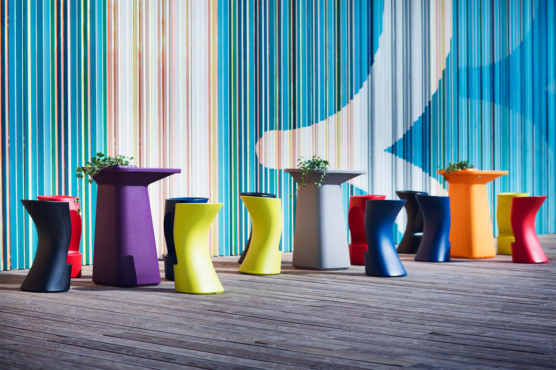 Noma outdoor stools and planters by Javier Mariscal Vondom