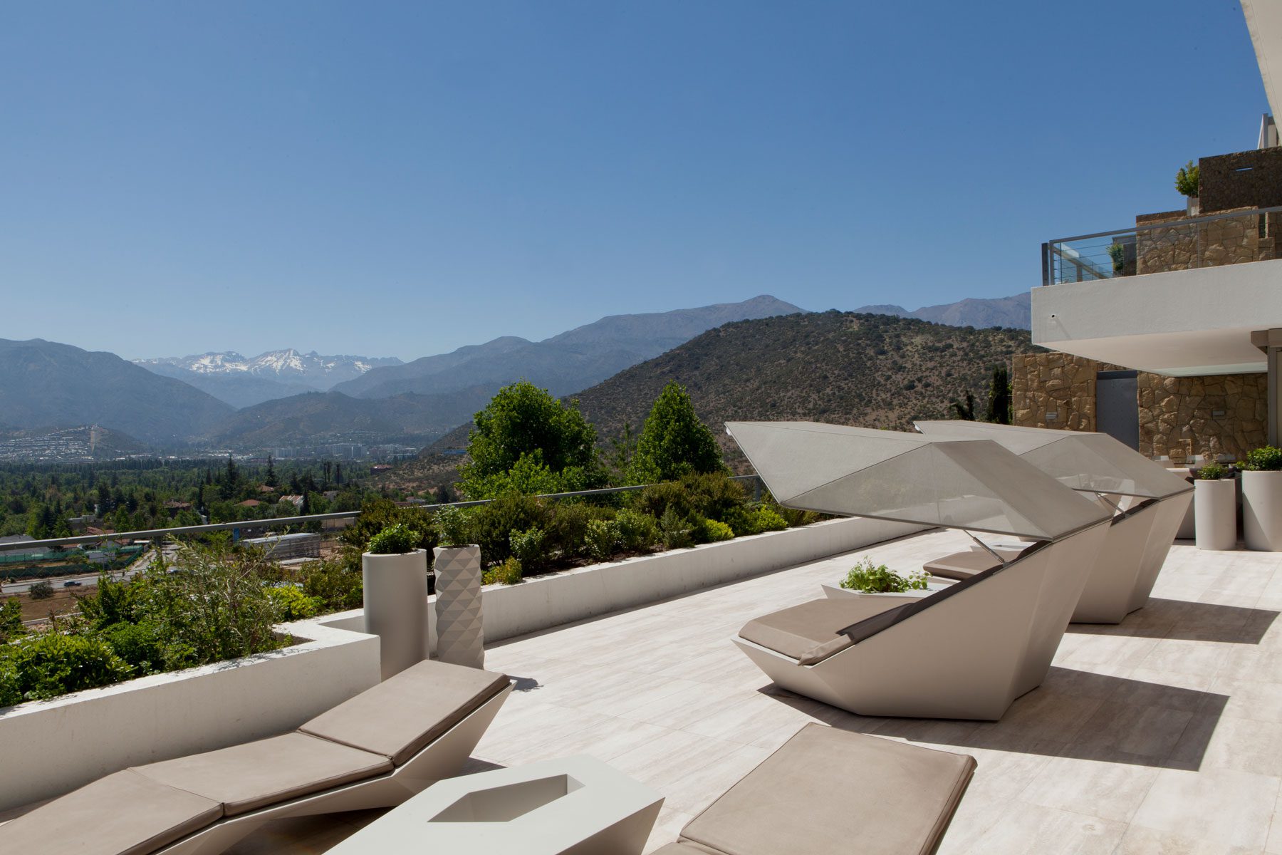 A terrace to the mountains