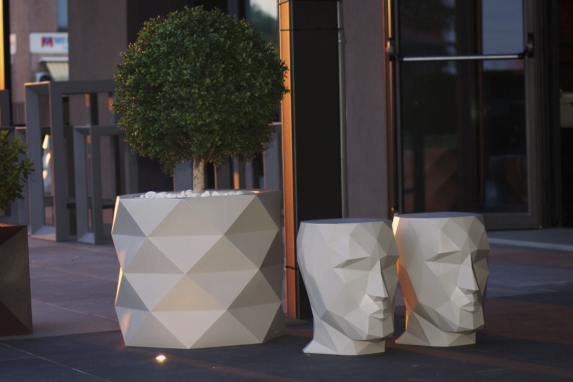 vondom-outdoor-contract-furniture-pots-planters-marquis-adan