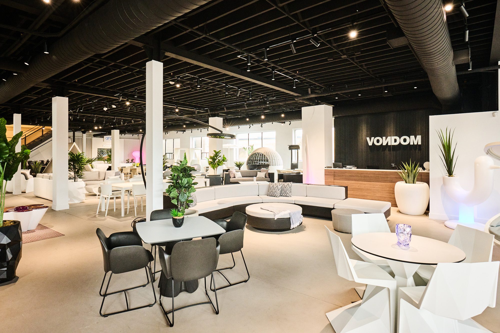 vondom-design-furniture-new-canadian-showroom-2